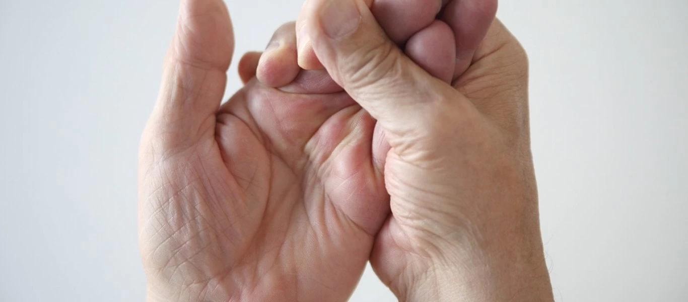 Μούδιασμα στα δάχτυλα χεριών και ποδιών: Να τι μπορεί να σημαίνει